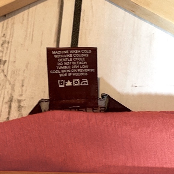 Multiples Top NWOT Salmon with cream trim XL - Picture 7 of 7